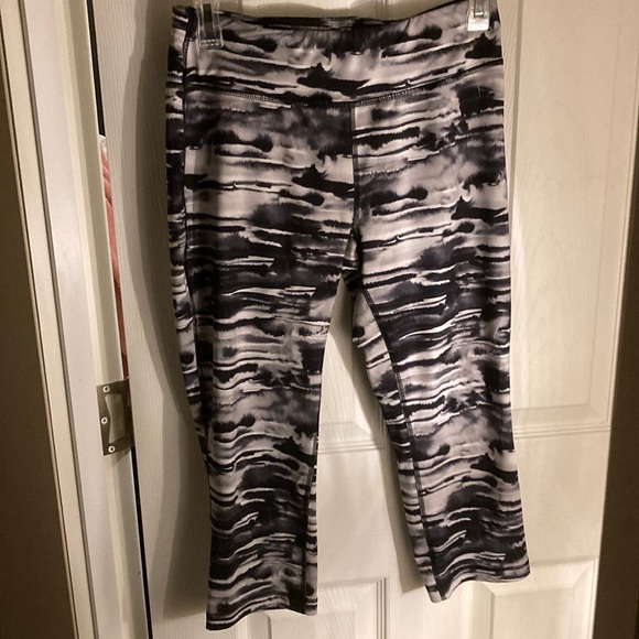 Danskin Now Fitted Leggings Size Small - Picture 1 of 1